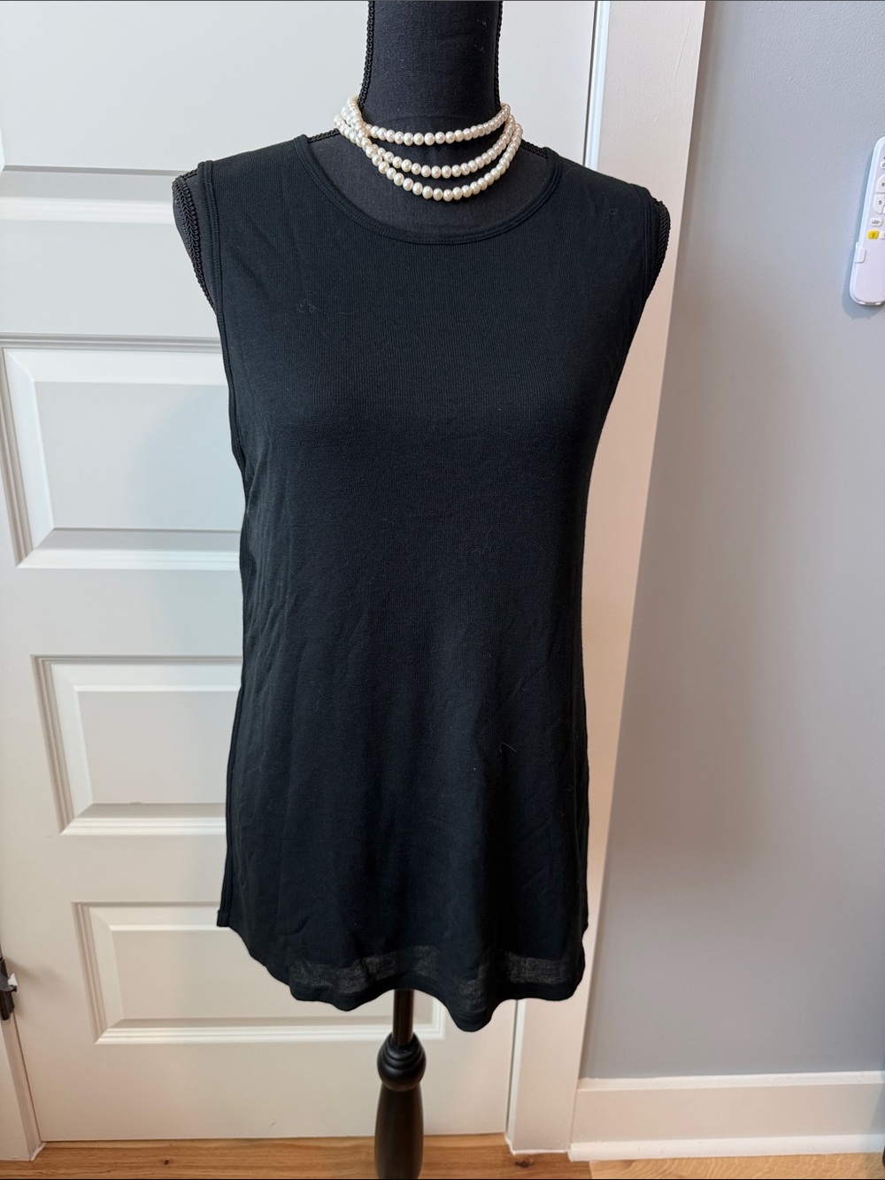 Banana Republic Black Sleeveless Crewneck Tank